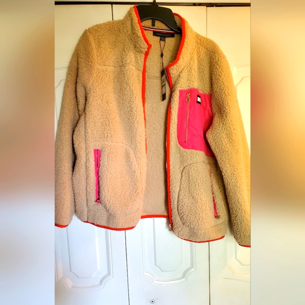 *NWT* Tommy Hilfiger Tan and Pink Fleece Jacket
